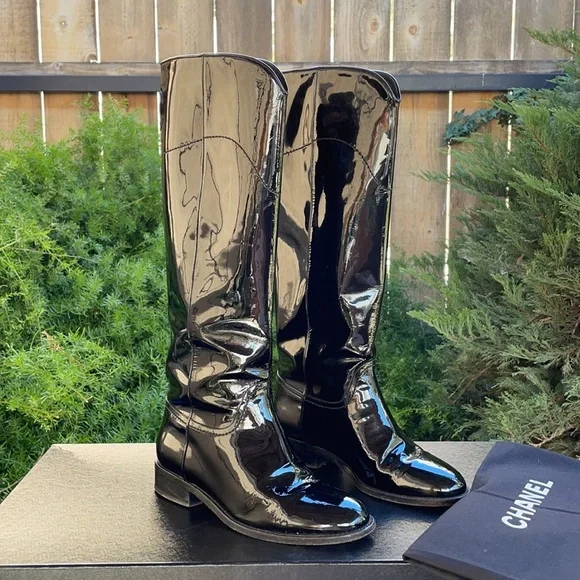 SOLD!!!! Authentic Chanel Interlocking CC Patent Leather Boots Size 37 C - Picture 5 of 15